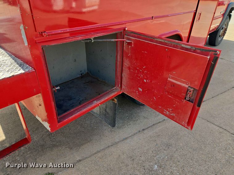 image for item EW0383 2003 GMC Sierra 3500 bucket truck