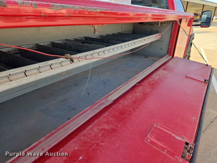 image for item EW0383 2003 GMC Sierra 3500 bucket truck