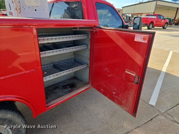 image for item EW0383 2003 GMC Sierra 3500 bucket truck