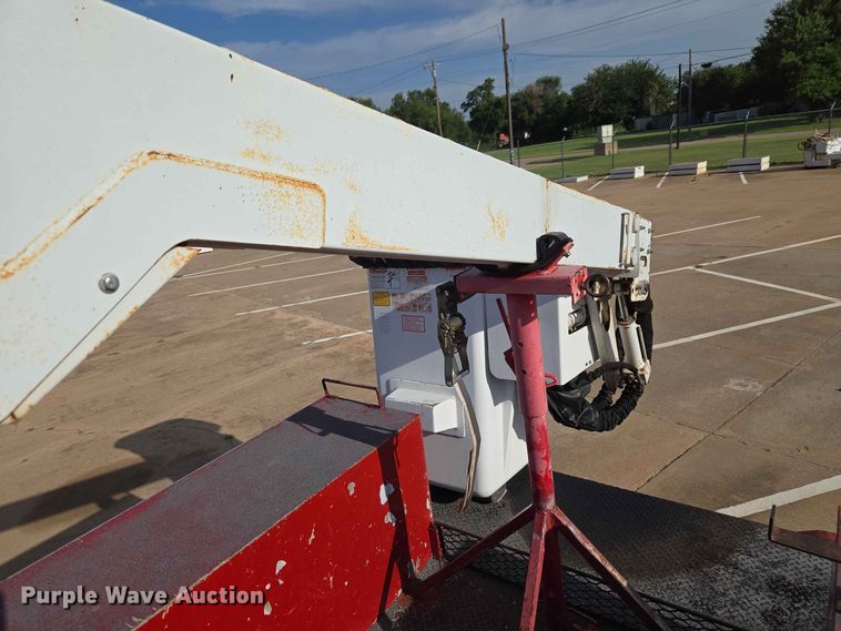 image for item EW0383 2003 GMC Sierra 3500 bucket truck