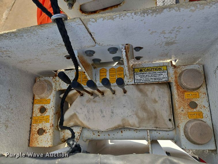 image for item EW0383 2003 GMC Sierra 3500 bucket truck
