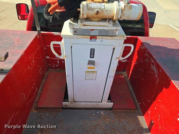 image for item EW0383 2003 GMC Sierra 3500 bucket truck