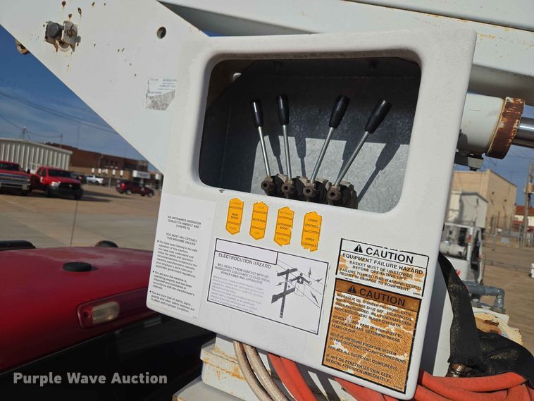 image for item EW0383 2003 GMC Sierra 3500 bucket truck