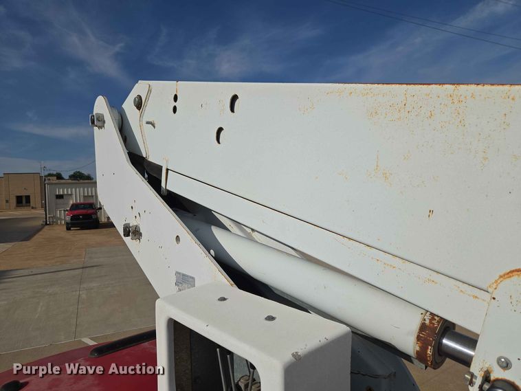 image for item EW0383 2003 GMC Sierra 3500 bucket truck