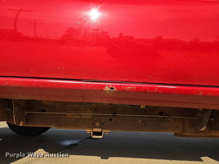 image for item EW0383 2003 GMC Sierra 3500 bucket truck