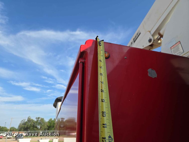 image for item EW0383 2003 GMC Sierra 3500 bucket truck