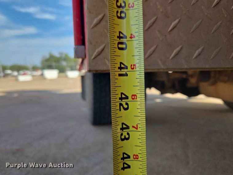 image for item EW0383 2003 GMC Sierra 3500 bucket truck