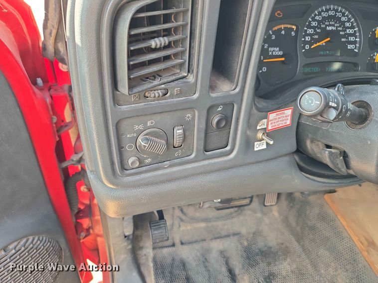 image for item EW0383 2003 GMC Sierra 3500 bucket truck
