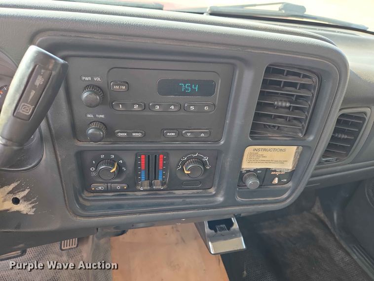 image for item EW0383 2003 GMC Sierra 3500 bucket truck