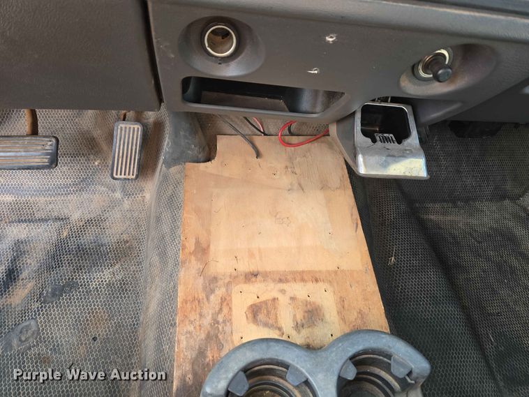 image for item EW0383 2003 GMC Sierra 3500 bucket truck