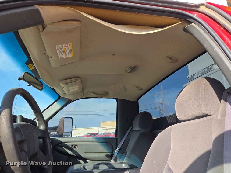 image for item EW0383 2003 GMC Sierra 3500 bucket truck