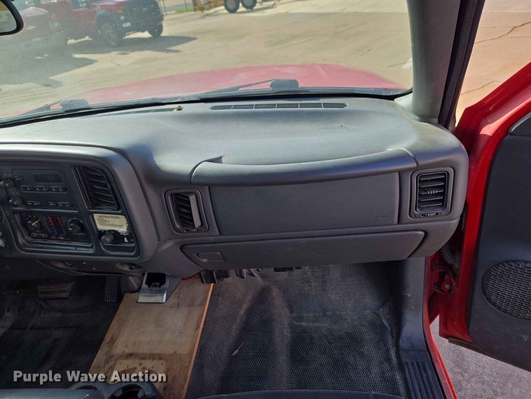 image for item EW0383 2003 GMC Sierra 3500 bucket truck