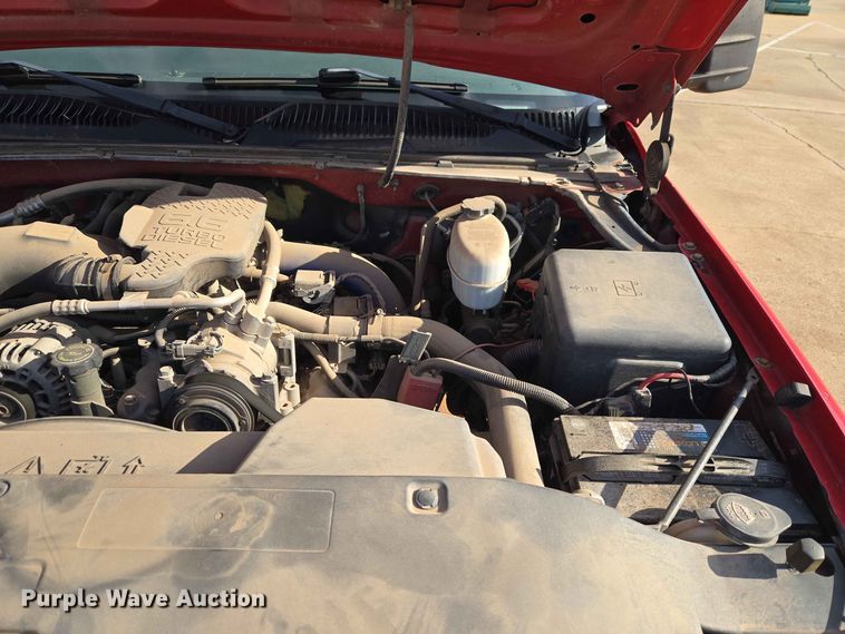 image for item EW0383 2003 GMC Sierra 3500 bucket truck