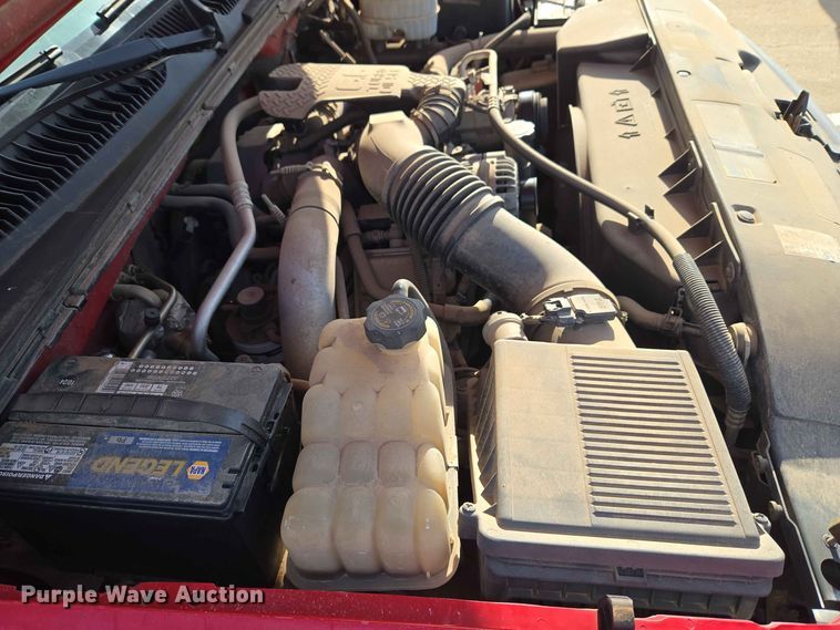 image for item EW0383 2003 GMC Sierra 3500 bucket truck