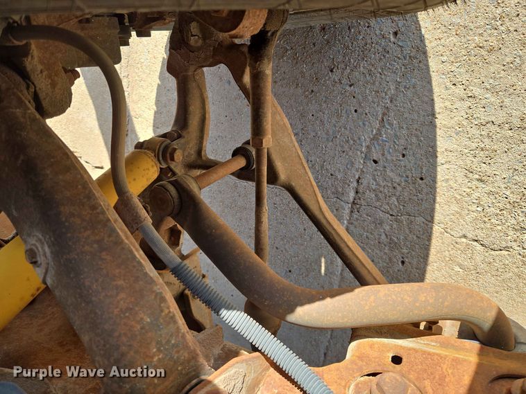 image for item EW0383 2003 GMC Sierra 3500 bucket truck