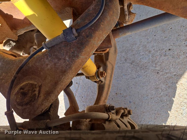image for item EW0383 2003 GMC Sierra 3500 bucket truck
