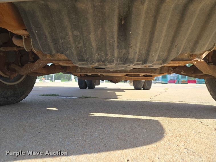 image for item EW0383 2003 GMC Sierra 3500 bucket truck