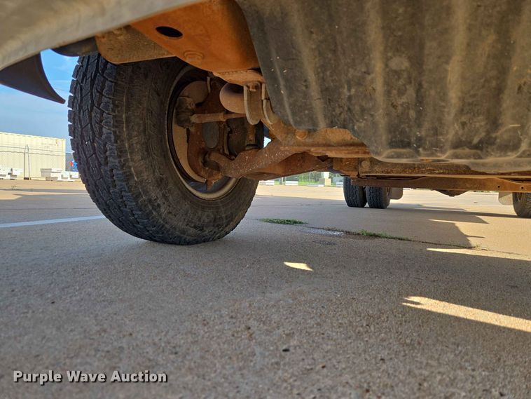 image for item EW0383 2003 GMC Sierra 3500 bucket truck