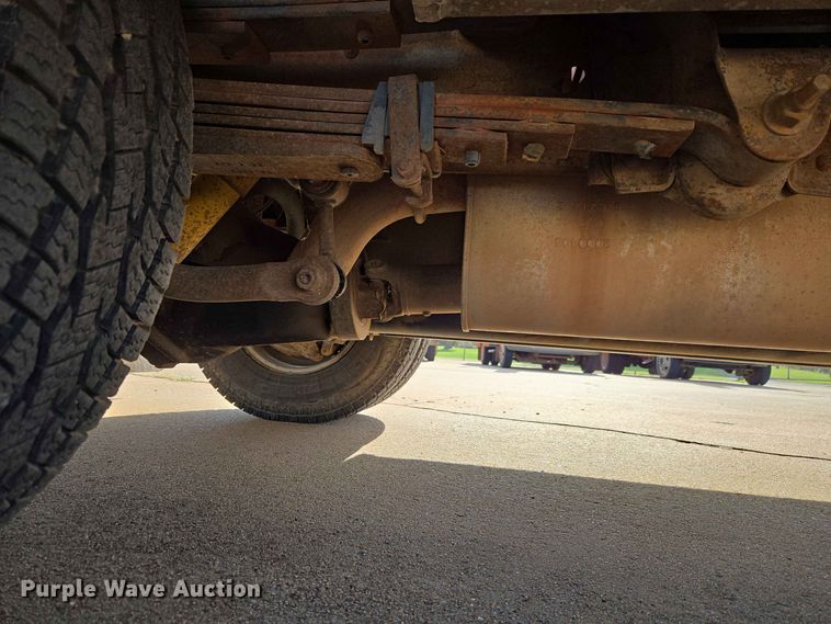 image for item EW0383 2003 GMC Sierra 3500 bucket truck