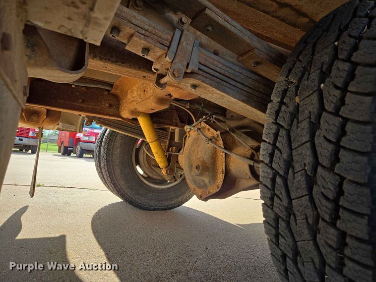 image for item EW0383 2003 GMC Sierra 3500 bucket truck
