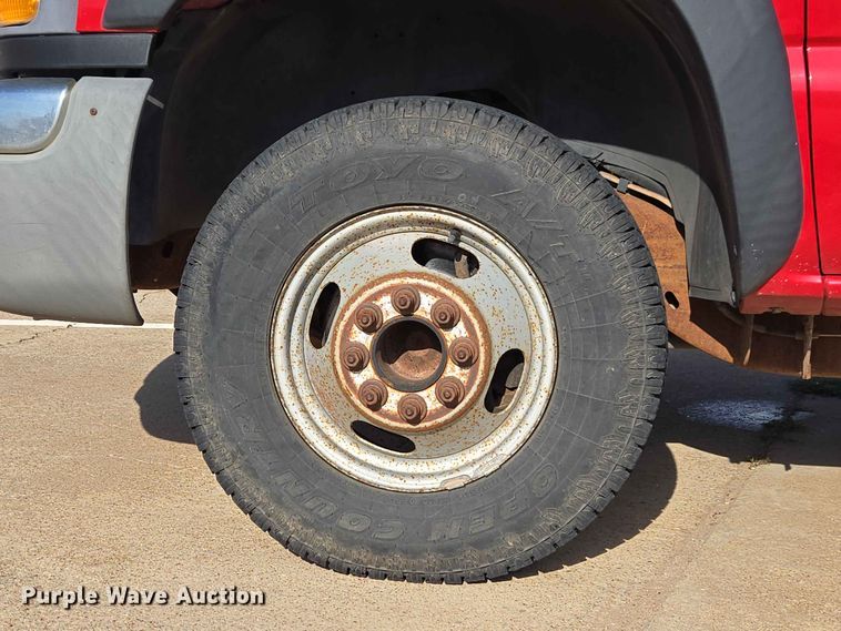 image for item EW0383 2003 GMC Sierra 3500 bucket truck