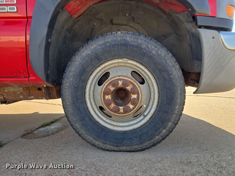 image for item EW0383 2003 GMC Sierra 3500 bucket truck