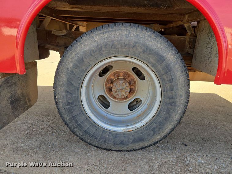 image for item EW0383 2003 GMC Sierra 3500 bucket truck