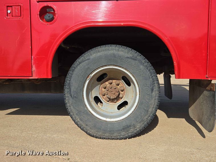image for item EW0383 2003 GMC Sierra 3500 bucket truck