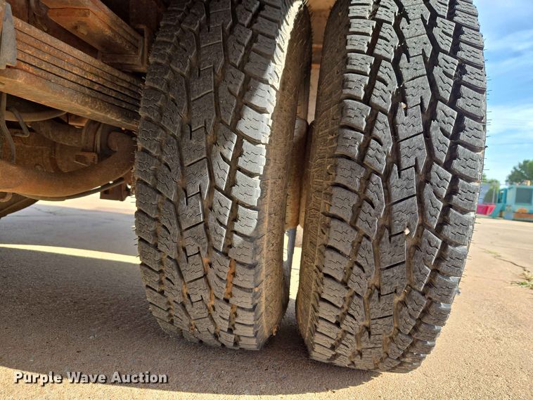 image for item EW0383 2003 GMC Sierra 3500 bucket truck