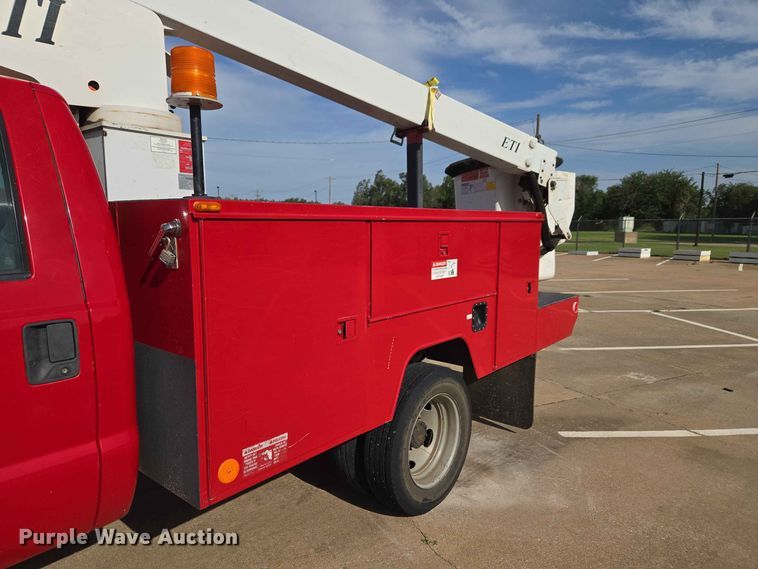 image for item EW0384 2008 Ford F450 Super Duty bucket truck