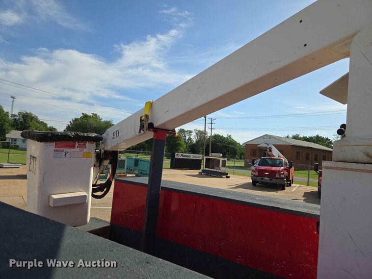 image for item EW0384 2008 Ford F450 Super Duty bucket truck