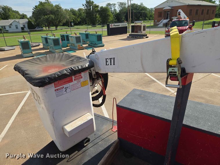 image for item EW0384 2008 Ford F450 Super Duty bucket truck