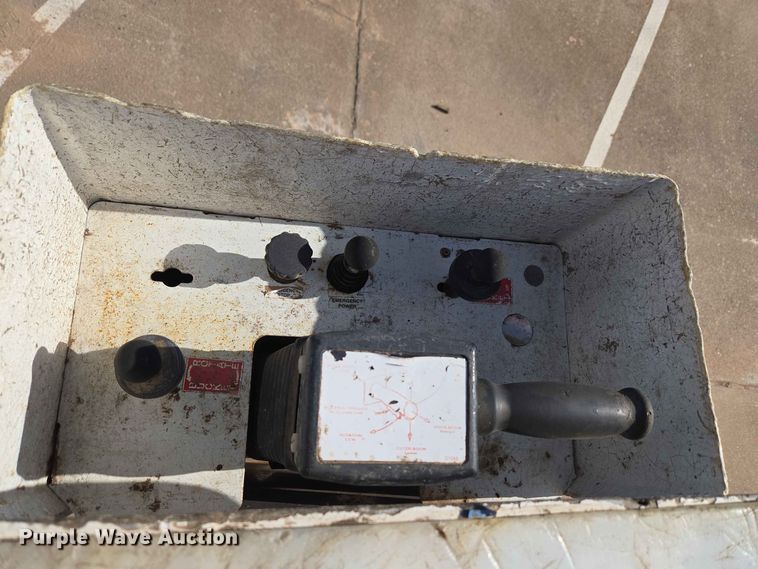 image for item EW0384 2008 Ford F450 Super Duty bucket truck