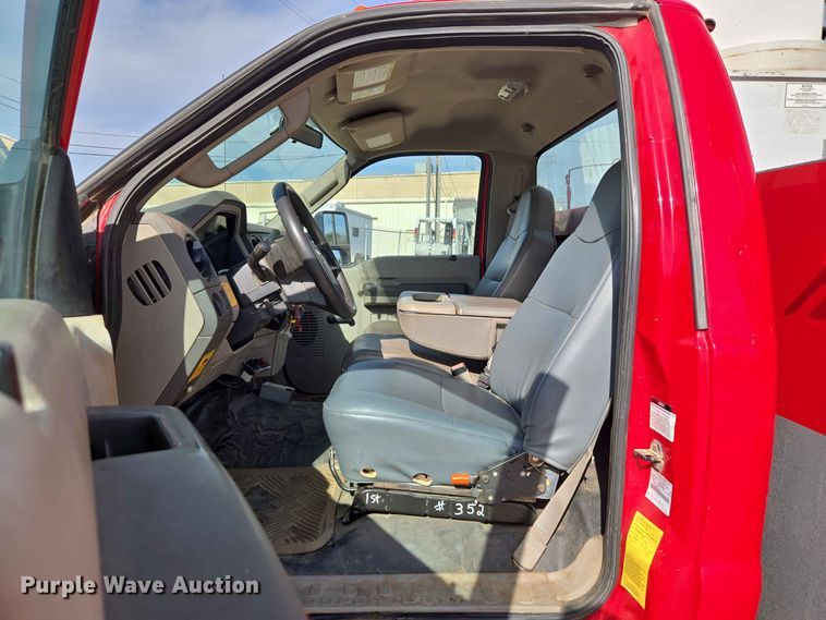 image for item EW0384 2008 Ford F450 Super Duty bucket truck
