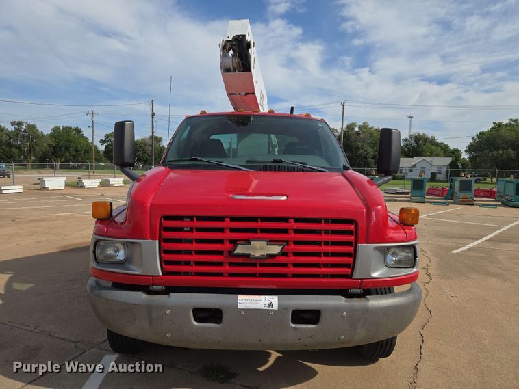 image for item EW0385 2004 Chevrolet C4500 bucket truck