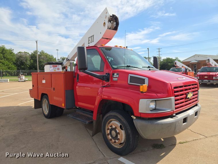 image for item EW0385 2004 Chevrolet C4500 bucket truck