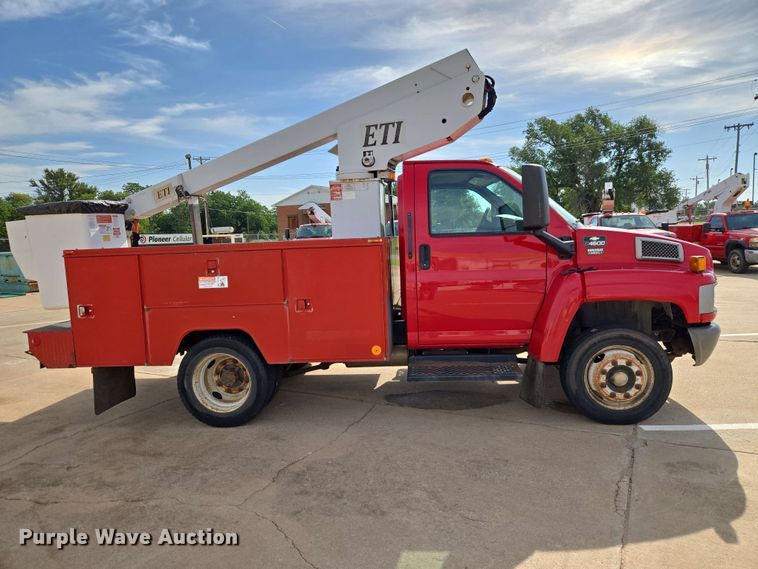 image for item EW0385 2004 Chevrolet C4500 bucket truck