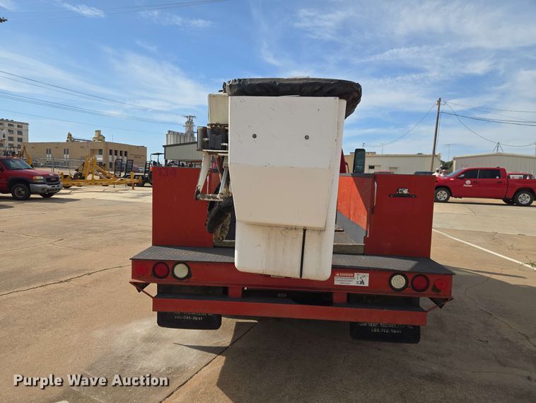 image for item EW0385 2004 Chevrolet C4500 bucket truck
