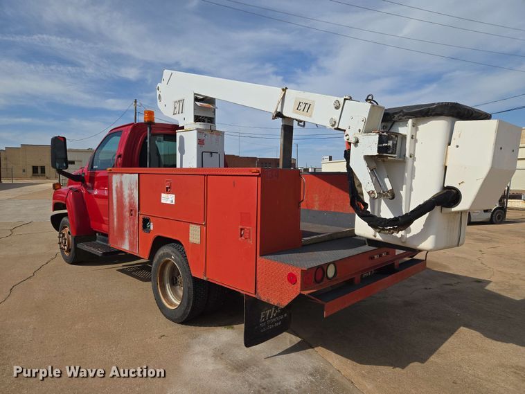 image for item EW0385 2004 Chevrolet C4500 bucket truck