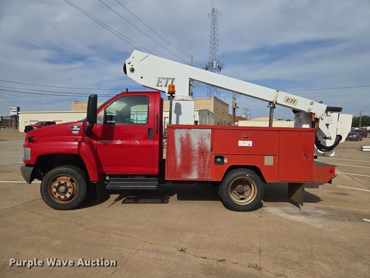image for item EW0385 2004 Chevrolet C4500 bucket truck