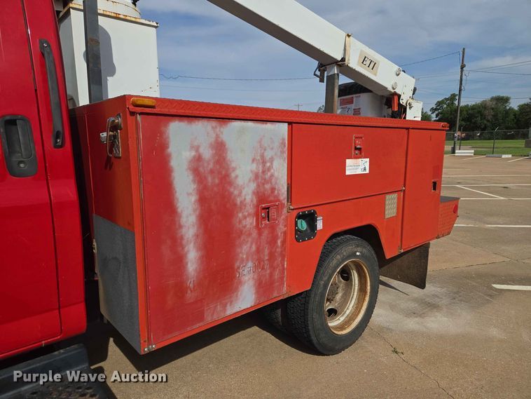 image for item EW0385 2004 Chevrolet C4500 bucket truck