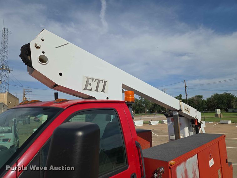 image for item EW0385 2004 Chevrolet C4500 bucket truck