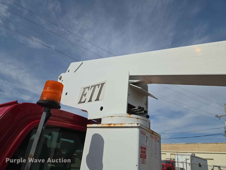image for item EW0385 2004 Chevrolet C4500 bucket truck
