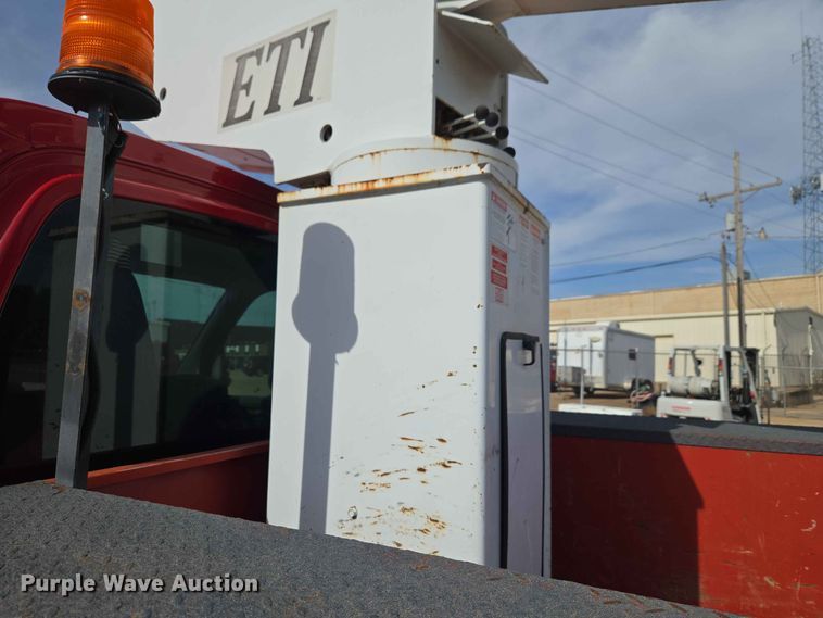 image for item EW0385 2004 Chevrolet C4500 bucket truck
