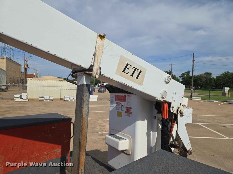 image for item EW0385 2004 Chevrolet C4500 bucket truck