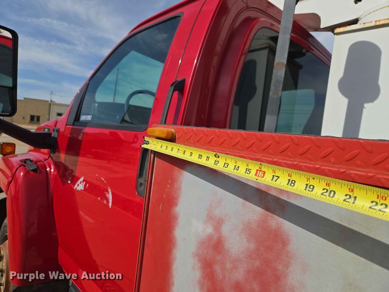 image for item EW0385 2004 Chevrolet C4500 bucket truck