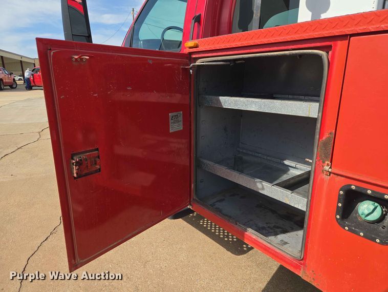 image for item EW0385 2004 Chevrolet C4500 bucket truck