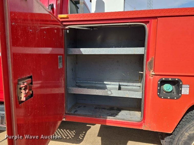 image for item EW0385 2004 Chevrolet C4500 bucket truck