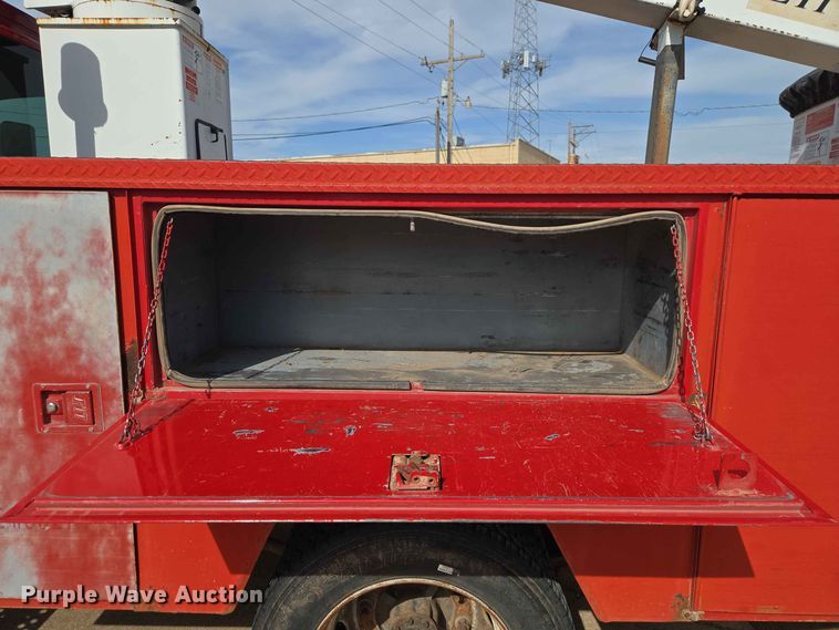 image for item EW0385 2004 Chevrolet C4500 bucket truck