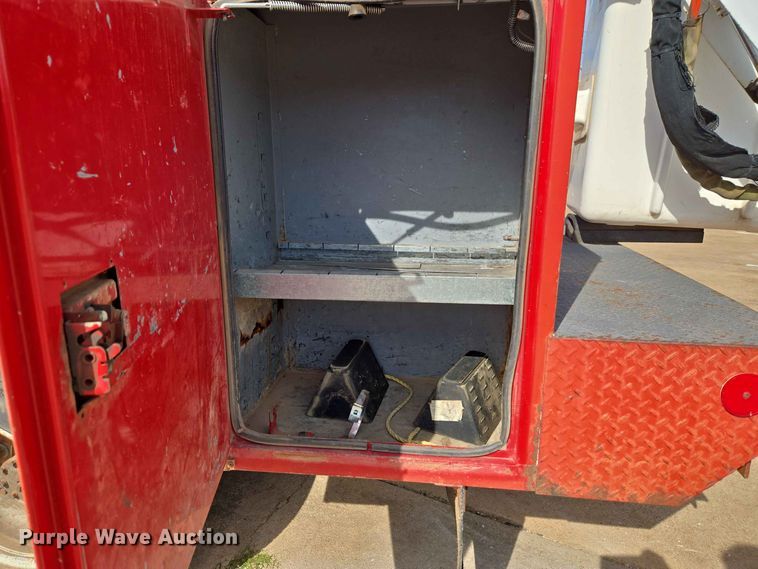 image for item EW0385 2004 Chevrolet C4500 bucket truck